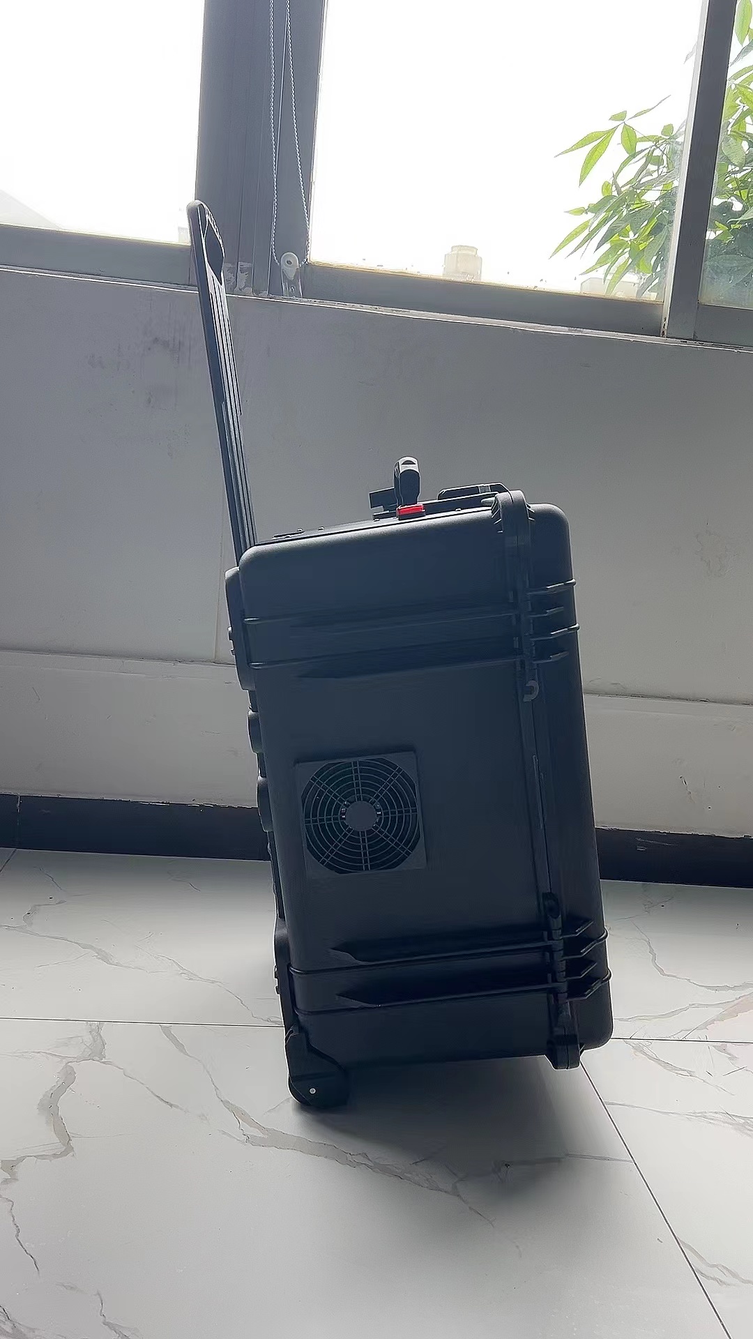 伊通手拉箱型移动通信干扰器
